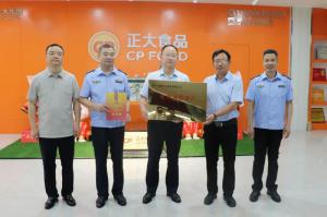 市文明辦、市市場(chǎng)監(jiān)管局聯(lián)合為我公司文明誠信經(jīng)營(yíng)授牌